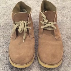 Banana Republic tan/ light brown suede leather chukka boots